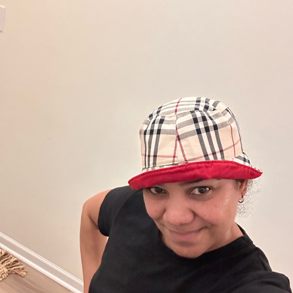 Burberry bucket cap -small